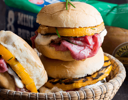 Mini sandwich con carpaccio, zucca e ricotta