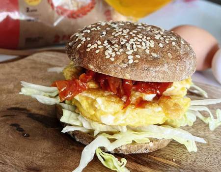 Egg burger con salsa alla senape dolce