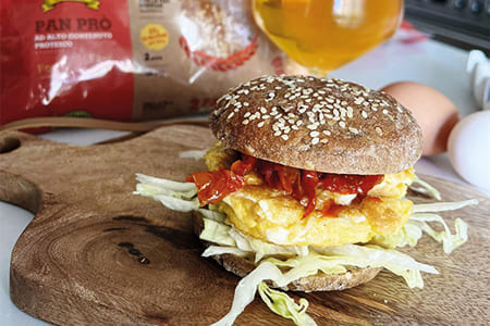 Ricetta egg burger con capuliato di pomodoro Pandittaino